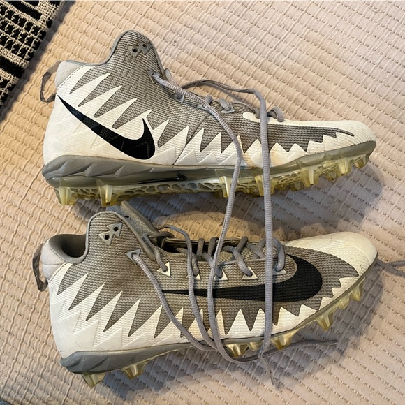 Nike Men’s Football Cleats size 13 - Picture 5 of 6